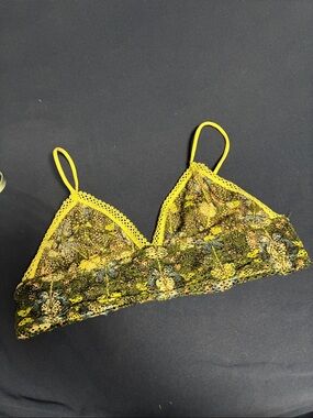 VS Yellow Lace Bralette